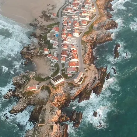 Surf House Peniche Ostello *