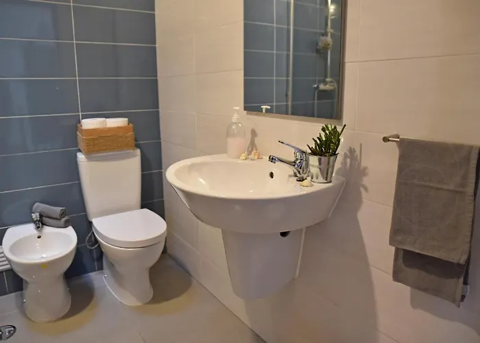 Surf House Peniche Ostello *