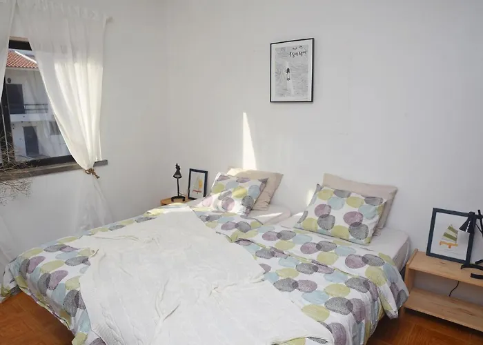 Surf House Peniche Ostello *