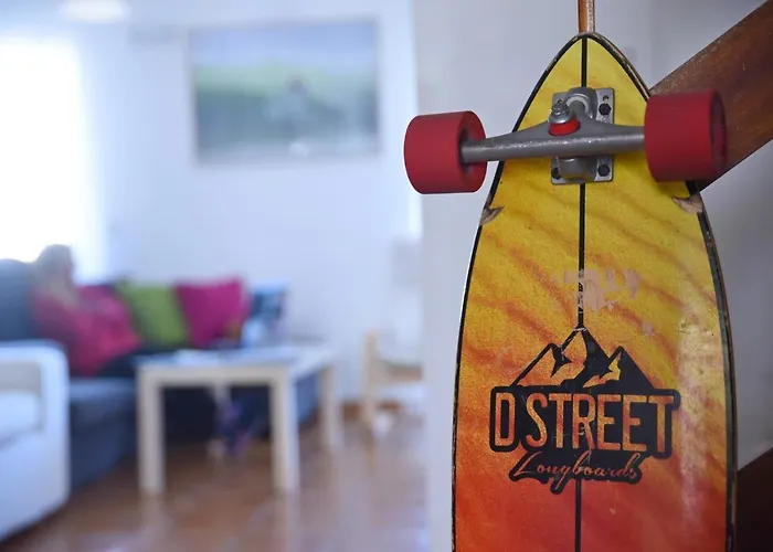 Surf House Peniche Ostello *