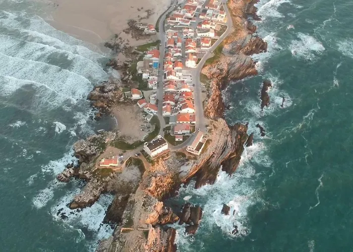 Surf House Peniche Ostello *